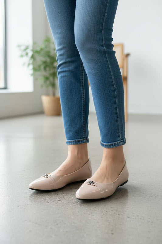 Beige glossy flats Elegance flower buckle