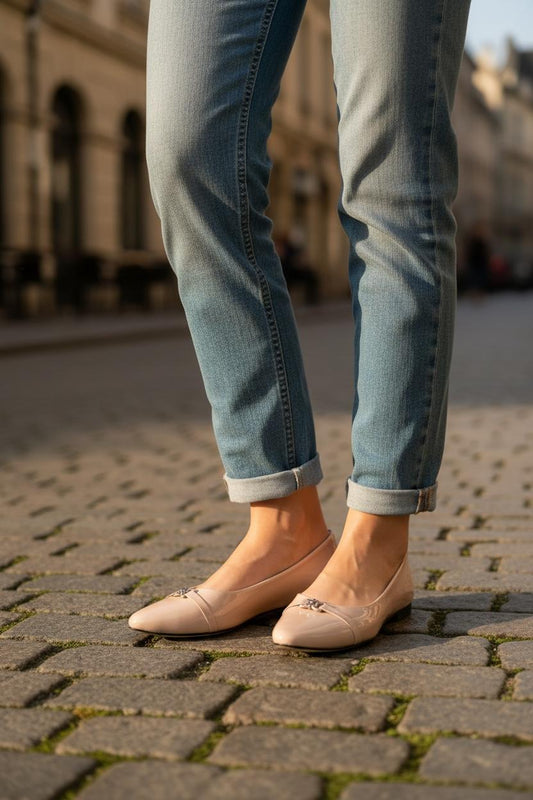Beige glossy flats Elegance flower buckle